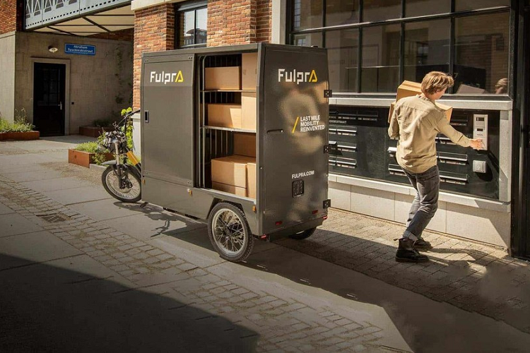 Thùng hàng của L1 cung cấp không gian 3.000 lít, trong khi cấu trúc của nó có thể hỗ trợ tải trọng 350 kg. Với không gian rộng rãi, giá đỡ, cửa ra vào dễ dàng, và hệ thống xếp dỡ độc đáo, L1 dường như thể hiện tất cả các dấu hiệu của một giải pháp vận chuyển hàng hóa sạch chuẩn chỉnh. 