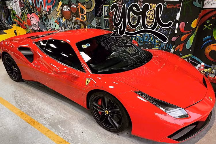 Được biết, bên cạnh 2 cái tên kể trên, gia đình Toàn Võ cũng đang có trong tay nhiều mẫu xe đình đám khác như Mercedes-AMG G63, Bentley Bentayga hay Lexus LX 570...