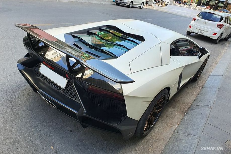 Ngoài là chủ nhân của siêu phẩm Lamborghini Aventador độ gói "50th Anniversario" còn gây chú ý khi sở hữu một gương mặt xinh đẹp, một hình thể cuốn hút không thua kém bất cứ người mẫu, diễn viên điện ảnh nào.