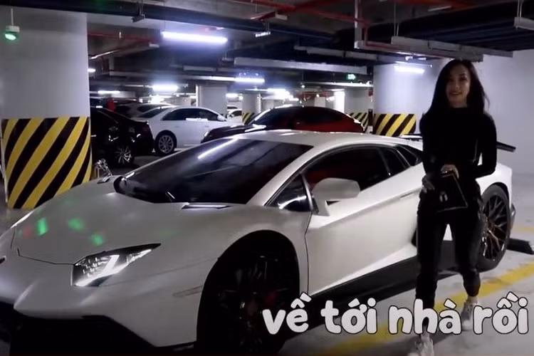  Jessie Lương Là một Rich kid Việt kiều và mới chỉ về nước cách đây chừng một năm, việc Jessie Lương chơi siêu xe đã nhanh chóng chiếm trọn "spotlight" của giới truyền thông khi là chủ nhân của siêu phẩm Lamborghini Aventador độ gói "50th Anniversario" duy nhất tại Việt Nam. 