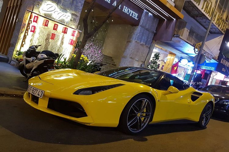 Trong bộ sưu tập siêu xe của vị thiếu gia Sài Thành này, có hàng loạt những cái tên nổi tiếng như chiếc chiếc Lamborghini Huracan LP610-4 được mua vào năm 2015, đây là món quà sinh nhật 18 tuổi của anh trai Phan Thành tặng Phan Hoàng; chiếc Ferrari 488 GTB được mua vào năm 2016 hay mới đây nhất là món quà sinh nhật tuổi 24, chiếc Mercedes-AMG G63 với trị giá hơn 12 tỷ đồng.