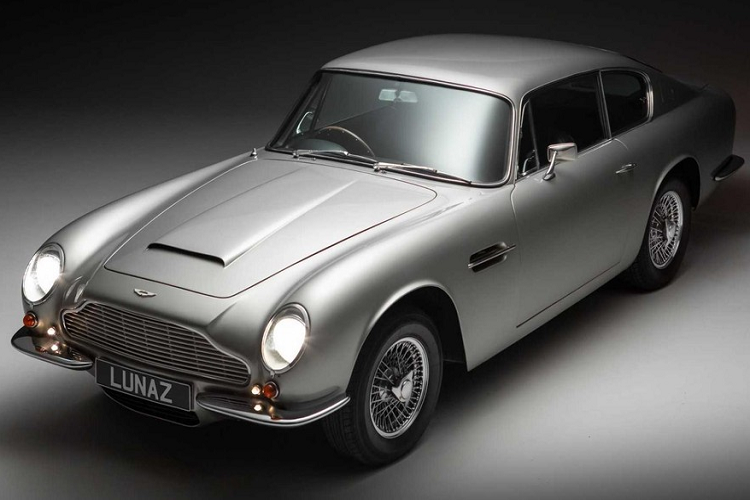 Lunaz là một thương hiệu Anh chuyên thực hiện công việc chuyển đổi xe điện cho các loại xe cổ điển của Anh như Rolls-Royce, Bentley, Range Rover, Jaguar, và Aston Martin. Sản phẩm mới nhất của họ là mẫu Aston Martin DB6 cổ điển loại bỏ động cơ I6 nguyên bản để chuyển sang chạy bằng điện hoàn toàn. 