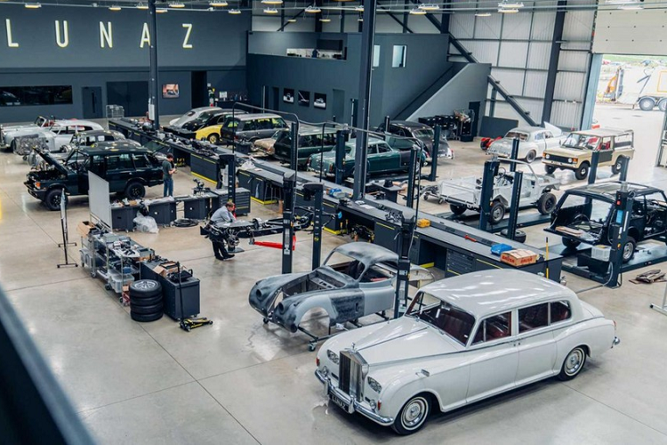 Dường như nhu cầu đối với những chiếc xe cổ điển chuyển sang chạy điện này đang ngày một cao vì Lunaz đã tăng gấp đôi lực lượng lao động của mình so với 35 người trước đó. Công ty chỉ mới bắt đầu kinh doanh từ năm 2018.