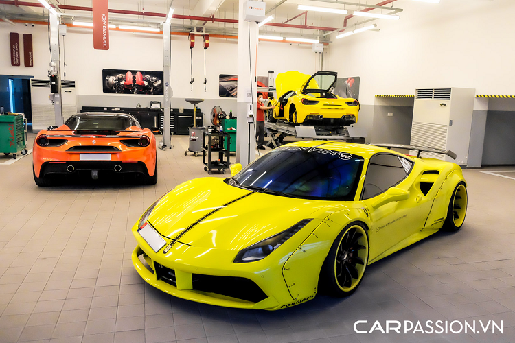 Trải qua một thời gian, phiên bản Ferrari 488 GTB độ Liberty Walk nâng cấp độc nhất vô nhị đã được một doanh nhân trẻ ở TP HCM bổ sung vào bộ sưu tập đắt giá của mình. Theo tiết lộ, số tiền mà anh đã phải bỏ ra để sở hữu "siêu ngựa" này rơi vào khoảng 13 tỷ đồng.
