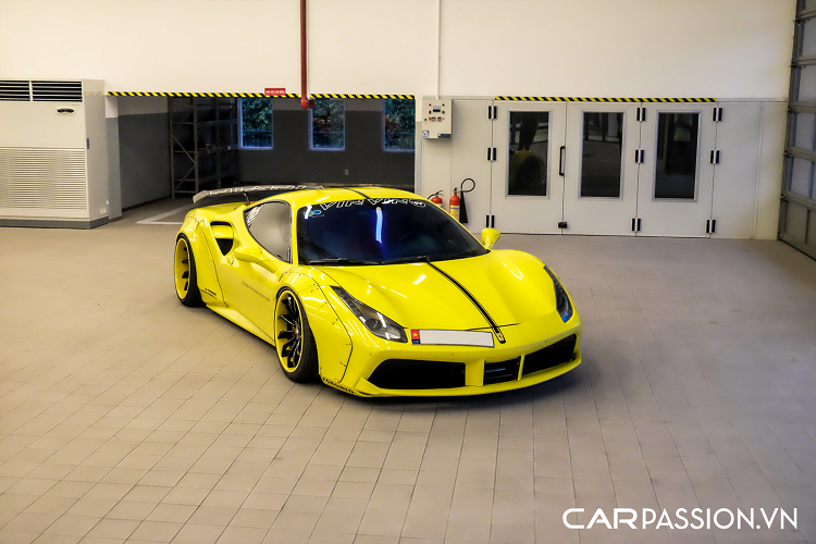 Toàn bộ sức mạnh được truyền tới các bánh xe thông qua hộp số Getrag 7 cấp ly hợp kép được phát triển theo công nghệ F1. Mẫu siêu xe nước Ý chỉ cần 3 giây để tăng tốc từ 0-100 km/h, mất 8,3 giây để chạm ngưỡng 200 km/h và có tốc độ tối đa 330 km/h.