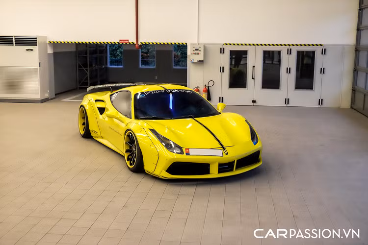 Toàn bộ sức mạnh được truyền tới các bánh xe thông qua hộp số Getrag 7 cấp ly hợp kép được phát triển theo công nghệ F1. Mẫu siêu xe nước Ý chỉ cần 3 giây để tăng tốc từ 0-100 km/h, mất 8,3 giây để chạm ngưỡng 200 km/h và có tốc độ tối đa 330 km/h.