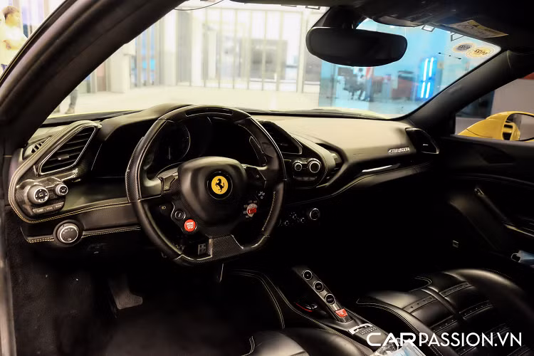 Thậm chí những tiểu tiết như viền cao su cho các tấm ốp vè cũng được bổ sung vào giữa để tránh việc ma sát với thân xe khi di chuyển, hạn chế những hư hỏng không đáng có, đặc biệt khi vận hành ở tốc độ cao.