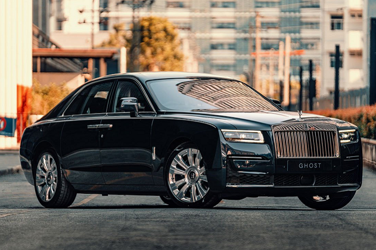 Chỉ sau 5 tháng kể từ khi được giới thiệu toàn cầu, Rolls-Royce Ghost thế hệ thứ 2 vừa được ra mắt tại Thái Lan. Xe có giá 32,7 triệu baht, tương đương hơn 1 triệu USD (khoàng hơn 23 tỷ đồng). Phiên bản trục cơ sở kéo dài có giá từ 36,8 triệu baht (1,2 triệu USD - hơn 27 tỷ đồng).