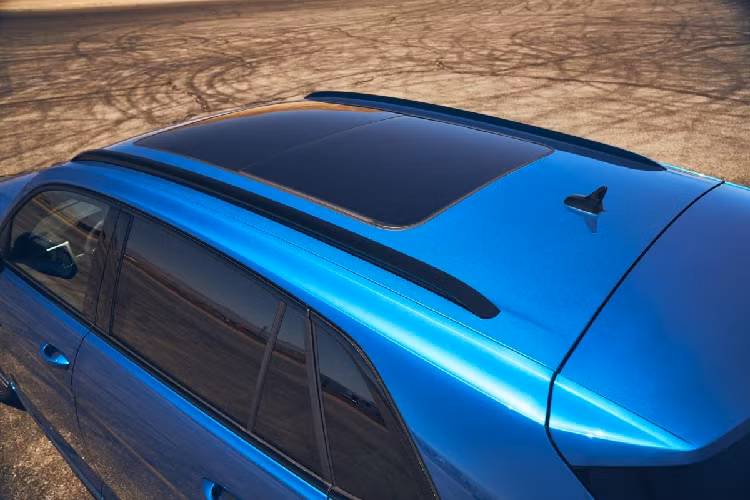 Tên màu sắc Xanh Eisvogelblau có nghĩa là Xanh Cá Hoàng đế và hiện chỉ có ở dạng tùy chọn trên một số mẫu xe Volkswagen tại thị trường Châu Âu.