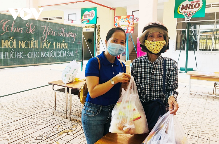 “Cho 0 dong” giup nguoi Can Tho kho khan trong dai dich Covid-19-Hinh-4