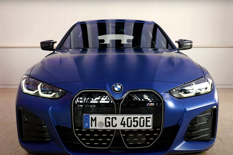 Phiên bản i4 M50 sẽ lên kệ cùng thời điểm với i4 tiêu chuẩn vào quý I/2022. Giá BMW i4 M50 khởi điểm từ 65.900 USD (khoảng 1,51 tỷ đồng) (đã bao gồm phí vận chuyển), rẻ hơn 4.000 USD so với M3 Sedan (69.900 USD). 