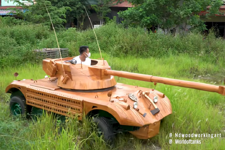Có thể thấy, chiếc xe tăng của bố con người Việt được chế tạo rất sát theo nguyên mẫu, từ thiết kế cho đến các bánh xe.