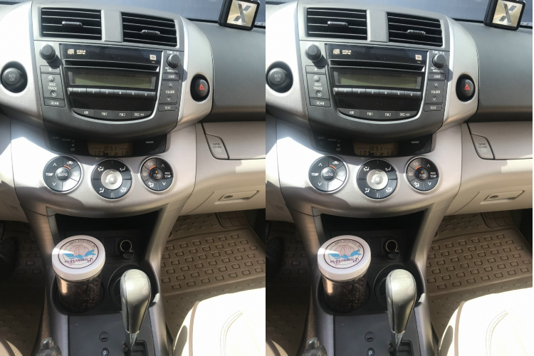 Chiếc Toyota RAV4 đời 2007 trong bài viết thuộc phiên bản “Limited” cao cấp, xe thuộc thế hệ RAV4 thứ 3 được sản xuất trong giai đoạn từ năm 2005 – 2012, thế hệ RAV4 này cũng đánh dấu là thế hệ RAV4 được ưa chuộng nhất tại Việt Nam tính đến thời điểm hiện tại khi dòng RAV4 đã bước sang thế hệ thứ 5.