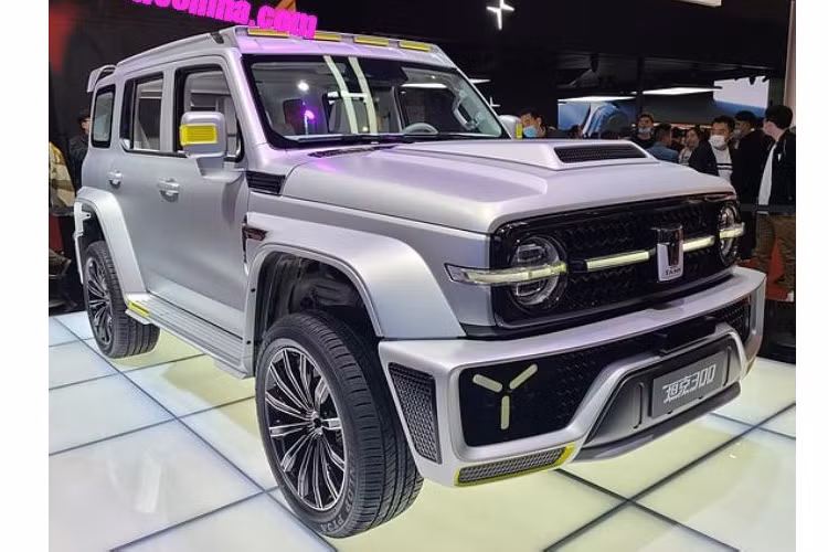 Sau khi ra mắt tại triển lãm Thượng Hải vào tháng 4 vừa qua, cuối cùng thì phiên bản sản xuất của mẫu concept Cybertank 300 đã chính thức ra mắt với ngoại hình bắt như như bản sản xuất. Theo đó, Cybertank 300 2021 mới sẽ được bán ra thị trường theo diện xe giới hạn với số lượng xuất xưởng chỉ 3.000 xe.