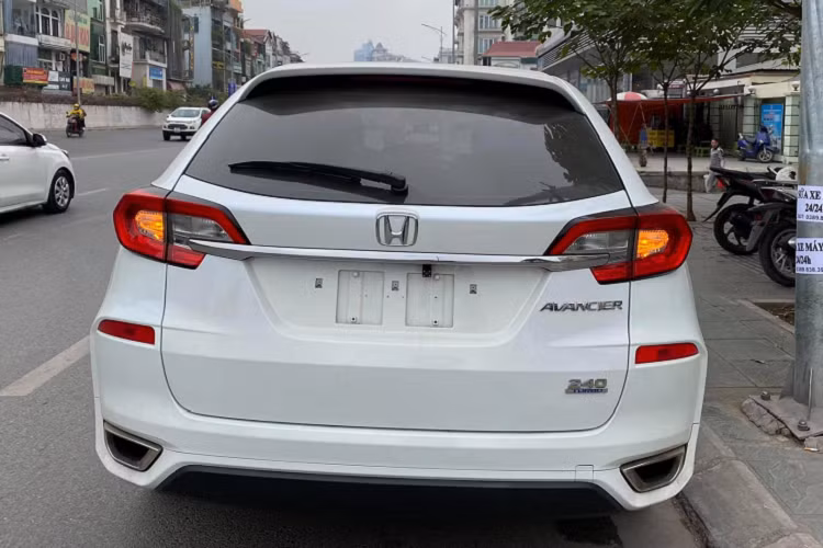 Vì Honda Avancier là mẫu xe được sản xuất liên doanh dành riêng cho thị trường Trung Quốc, chính vì thế dòng xe này khó có khả năng được Honda phân phối chính hãng tại thị trường Việt Nam hay một số thị trường khác ở Đông Nam Á. Mức giá xe Honda Avancier mới này tại Việt Nam hiện vẫn là một ẩn số.