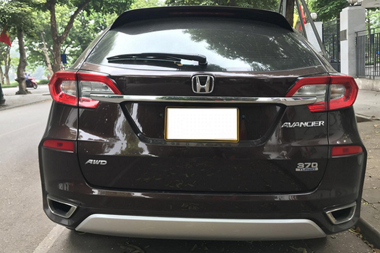 Điểm độc đáo của Honda Avancier nằm ở động cơ và hệ truyền động khá phong phú, hơn Honda CR-V phân phối chính hãng tại Việt Nam. Cụ thể, tại thị trường Trung Quốc, Honda Avancier có các lựa chọn động cơ như xăng 4cyl, dung tích 2.0L tăng áp cho phiên bản “Sport Turbo” mang công suất 272 mã lực, xe sử dụng kết hợp với hộp số tự động 9 cấp.