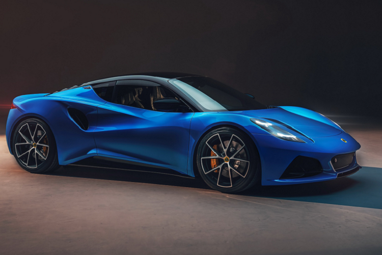 Mẫu xe được trang bị động cơ V6 có khả năng tăng tốc từ 0 - 100 km/h chỉ trong vòng 4,3 giây với tùy chọn hộp số sàn sáu cấp và chỉ trong 4,2 giây nếu được trang bị hộp số tự động sáu cấp. Tốc độ tối đa của xe được giới hạn điện tử ở mức 290 km/h ở cả hai biến thể. Lotus cũng công bố hệ số cản của Emira là 0,349 cd.