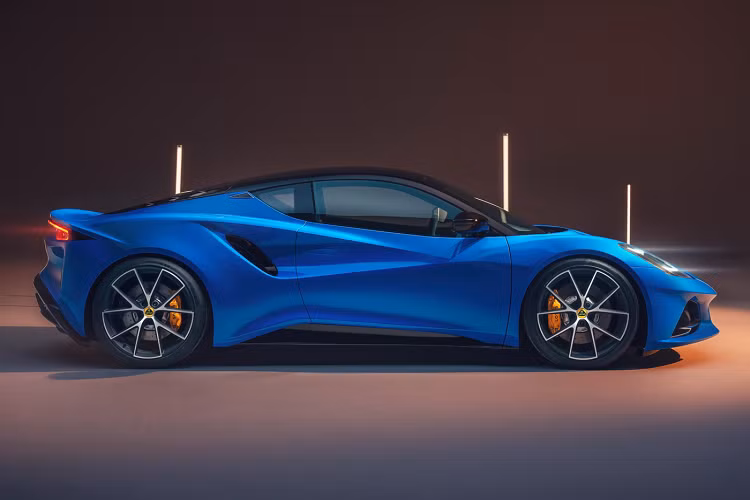 Tuy nhiên, phiên bản với trang bị động cơ 4 xi-lanh được dự kiến lên kế hoạch bán ra thị trường vào năm 2023, chính vì thế mà những người quan tâm phiên bản này cần phải chờ đợi khoảng hơn một năm để có thể được bàn giao tới tay.