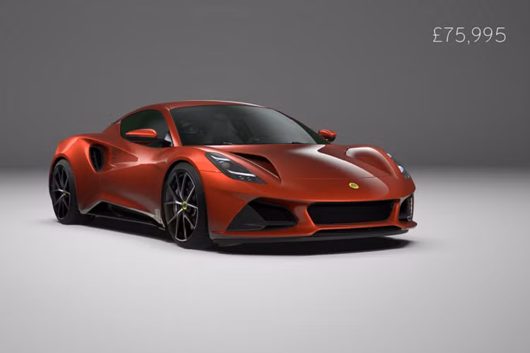 Bản First Edition cũng được trang bị thêm gói Design Pack miễn phí với bàn đạp thể thao, trần xe được bọc bằng Alcantara màu đen, kính tối màu, thảm sàn có logo Lotus cùng trang bị cùm phanh được sơn theo các tùy chọn màu như đen, đỏ vàng hoặc bạc.