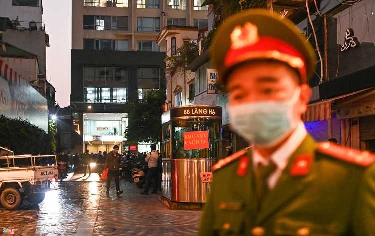 22 nguoi la F1 cua nu nhan vien ngan hang o Ha Noi