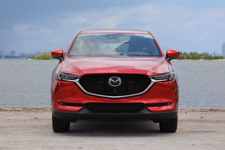 Chưa có công bố chính thức thời gian ra mắt Mazda CX-5 thế hệ mới. Tuy nhiên, CX-5 mới hiện đã bước vào giai đoạn thử nghiệm với nguyên mẫu gần đây được bắt gặp trên đường phố vào tháng 5 năm nay.