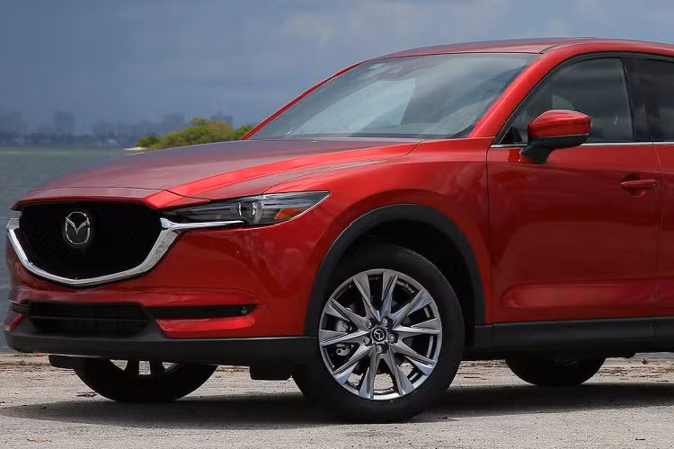 Thông tin chi tiết về nền tảng mới và động cơ 6 máy Mazda CX-5 vẫn chưa được hé lộ. Một báo cáo vào đầu năm nay cho biết Mazda sẽ tiến hành sản xuất dòng xe dẫn động cầu sau, động cơ I6 vào đầu năm 2022.