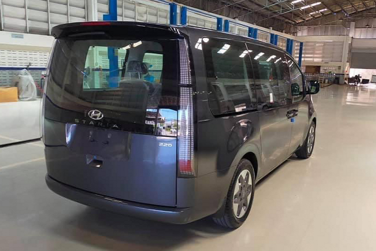 Đơn cử là mẫu Kia Sedona/Carnival thế hệ mới đã được phân phối ở Thái từ cuối năm ngoái, khi mà thị trường Việt vốn chuộng xe Hàn nhưng đến nay dòng xe Kia Sedona/Carnival thế hệ mới vẫn chưa được phân phối.