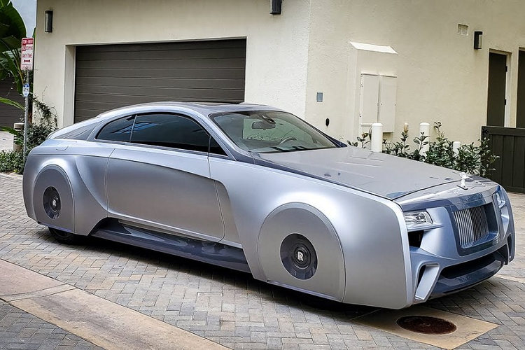 Chiếc Rolls-Royce của Justin Bieber đã được công ty West Coast Customs độ lại. Ngoài ra, chiếc Rolls-Royce của Justin Bieber còn có thêm cản trước và cản sau mới. 