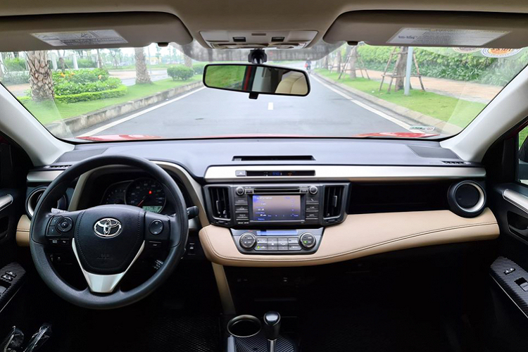 Tuy nhiên, những năm về sau vì những chính sách thay đổi về thuế TTĐB đánh lên xe nhập khẩu đã trở thành một trở ngại đối với dòng xe phổ thông nhập Mỹ như Toyota RAV4 hay Camry. Thị trường xe trong nước có nhiều lựa chọn xe hấp dẫn hơn. Bên cạnh đó, phong cách thiết kế mới của RAV4 thế hệ thứ 4 không còn tròn trịa mang vóc dáng nam tính như đời trước khiến nó không còn “hợp nhãn” với số đông khách hàng Việt.