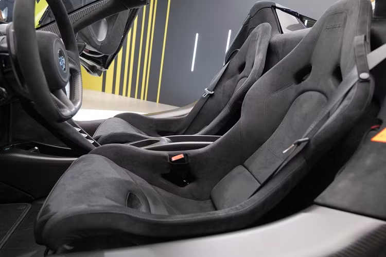 Nhiều khả năng là các đại gia chậm chân có thể mua xe McLaren 765LT Spider qua các công ty nhập khẩu tư nhân và giá bán có thể tăng cao so với chính hãng. Tin tức ban đầu cho biết, có vài khách đã đặt hàng không chính hãng để sở hữu McLaren 765LT Spider.