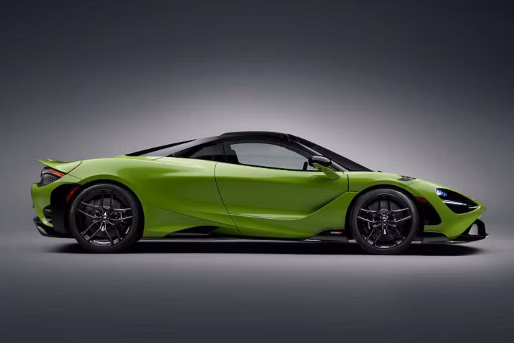 Siêu xe giới hạn McLaren 765LT Spider được trang bị khối động cơ V8, dung tích 4.0 lít, tăng áp kép, sản sinh công suất tối đa 755 mã lực tại vòng tua máy 7.500 vòng/phút và mô-men xoắn cực đại 800 Nm tại tua máy 5.500 vòng/phút