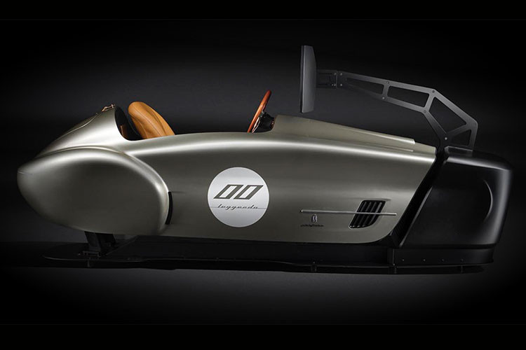 Một chiếc xe cổ điển theo lựa chọn của người đấu giá thắng sẽ được quét và tái tạo y hệt cho máy mô phỏng để đua trên các phiên bản ảo của những đường đua nổi tiếng như Spa, Nurburgring, Brands Hatch, và Monza lấy cảm hứng từ những năm 1960