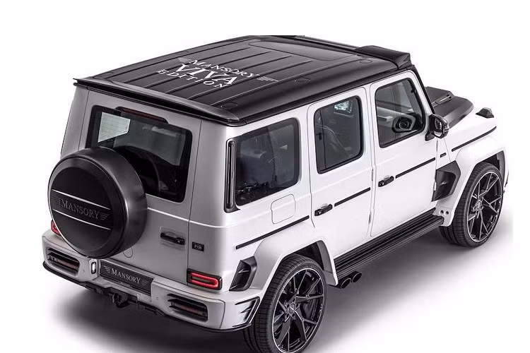 Bất chấp cách phối màu tối giản này, Mansory đã bổ sung thêm hàng loạt phụ kiện mới khiến chiếc Mercedes-AMG G63 Viva Edition độ càng trở nên nổi bật hơn nữa - đặc biệt là bộ mâm 5 chấu hình chữ Y tuyệt đẹp.