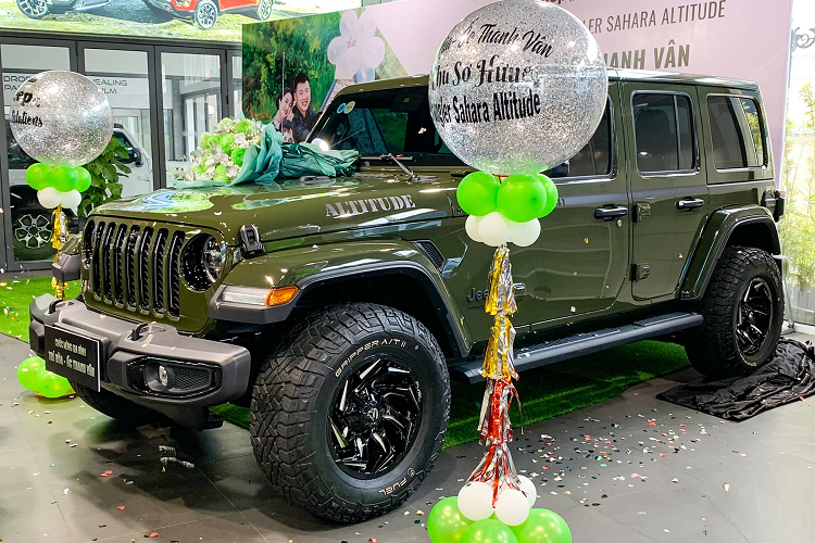 Ốc Thanh Vân có tên thật là Phạm Thị Thanh Vân, cô là một nữ diễn viên hài kịch, kịch nói, diễn viên điện ảnh, diễn viên truyền hình, người dẫn chương trình và diễn viên lồng tiếng. Năm 2008, cô đã lên xe hoa cùng với diễn viên Trí Rùa.