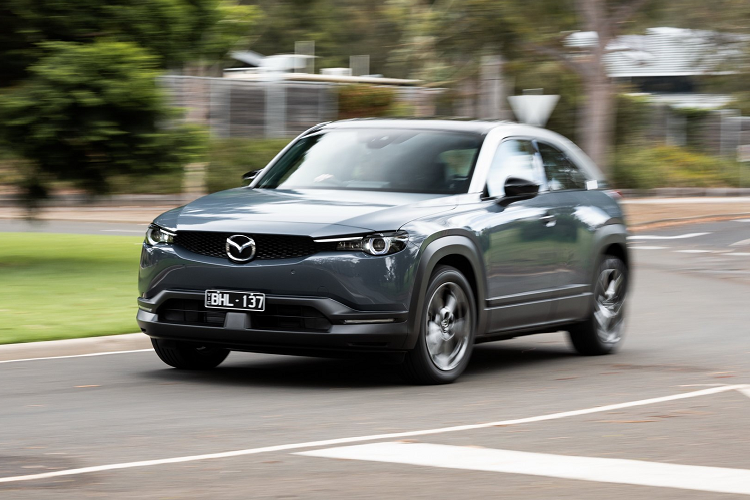 Hãng xe Nhật Bản hiện đã bắt đầu nhận cọc cho mẫu xe điện Mazda MX-30 ở Úc. Lô xe đầu tiên dự kiến giao đến tay khách hàng bắt đầu từ tháng 8 với 100 chiếc.