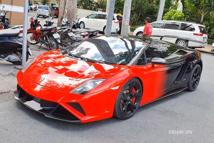 Cung cấp sức mạnh cho Lamborghini Gallardo LP560-4 là khối động cơ hút khí tự nhiên V10 5.2L cho công suất 560 mã lực và mô men xoắn cực đại 540 Nm, giúp siêu xe tăng tốc từ 0 - 100 km/h chỉ trong 3,7 giây, cán vận tốc cực đại 325 km/h.