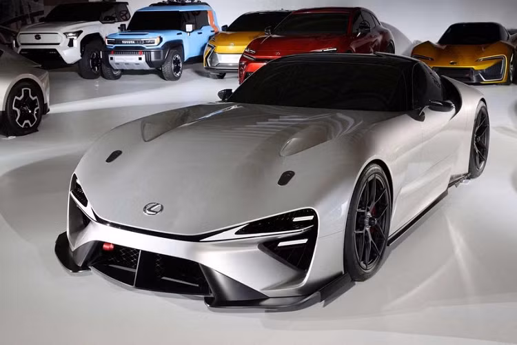 Được biết, đây là một phần trong nỗ lực giới thiệu tổng cộng 30 mẫu ôtô điện từ nay cho đến cuối thập kỷ của tập đoàn Toyota. Trong số 15 mẫu ôtô điện kể trên, Lexus chiếm 4 vị trí. Nổi bật trong số đó là mẫu ô tô điện hiệu suất cao, mang kiểu dáng coupe 2 cửa mà thương hiệu xe sang Lexus sẽ tung ra thị trường trong tương lai.