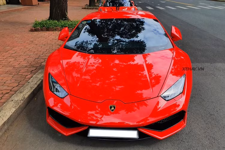 Được biết, chiếc Lamborghini Huracan LP610-4 của chồng Di Băng này đã được đại lý chính hãng của Lamborghini mang về nước ta khá lâu và đã từng được trưng bày tại nhiều sự kiện của thương hiệu Lamborghini và Bentley tại Việt Nam.