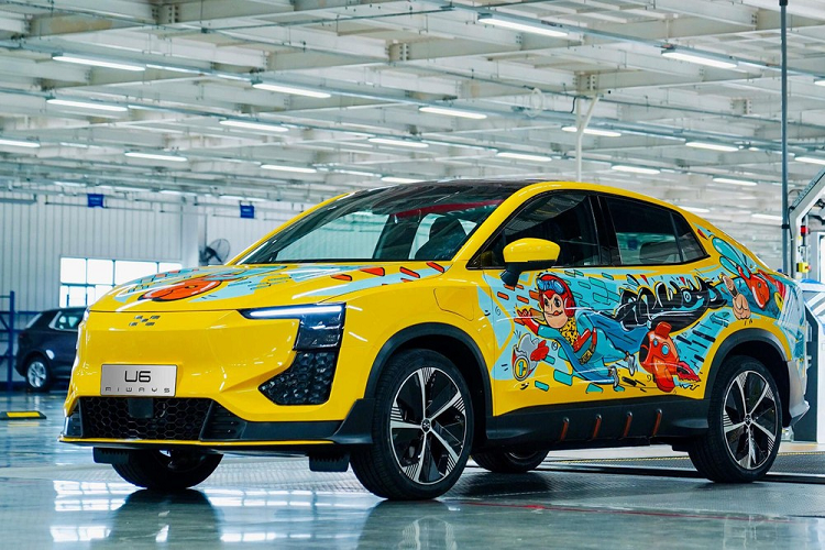 Trong năm ngoái, nhà sản xuất xe điện Trung Quốc mang tên Aiway đã trình làng U6 ion. Aiways U6 2022 mới là một mẫu concept SUV coupe bóng mượt được thiết kế bởi Ken Okuyama, người từng làm việc cho Ferrari.