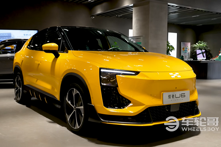 Nhà sản xuất Aiways chưa công bố chi tiết hiệu suất của U6, nhưng dựa theo một số nguồn tin địa phương, nó sẽ trang bị một mô tơ điện phát triển nội bộ mạnh 214 mã lực và 315 Nm mô-men xoắn cực đại, đồng thời có phạm vi di chuyển ấn tượng lên tới 650 km theo chu kỳ NEDC.