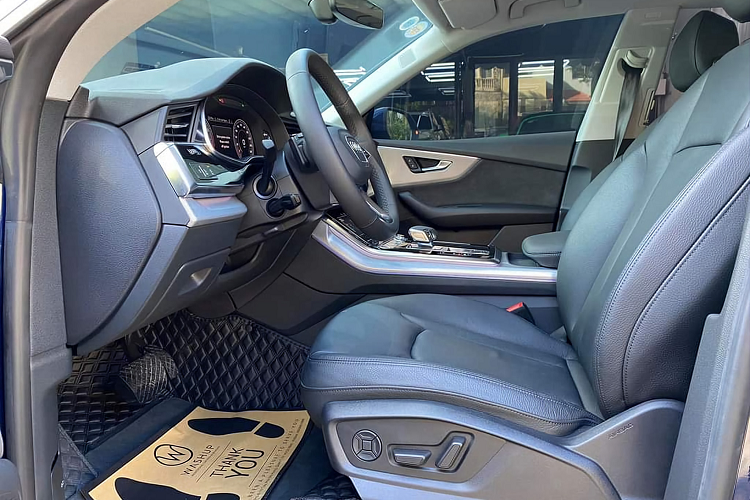 Audi Q8 55 TFSI sử dụng động cơ xăng V6 dung tích 3.0L tăng áp, TFSI, tích hợp hệ truyền động mild hybrid (MHEV) sử dụng một bộ máy phát khởi động (BAS) công suất 48V kết hợp cùng bộ pin lithium-ion giúp tích trữ năng lượng.