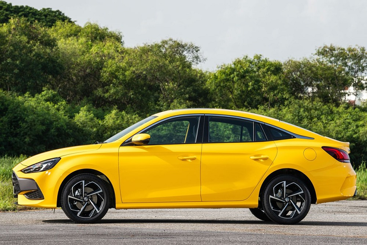 Thực tế, đã có nhiều đồn đoán về sự xuất hiện của mẫu MG5 2021 tại Việt Nam từ đầu năm nay và một số đại lý đã nhận cọc xe từ tháng 7/2021. Nhưng có lẽ do vướng phải những ảnh hưởng của dịch bệnh nên phải tháng 11 tới đây MG5 2021 mới được ra mắt Việt Nam, theo chia sẻ mới nhất của một số tư vấn bán hàng.