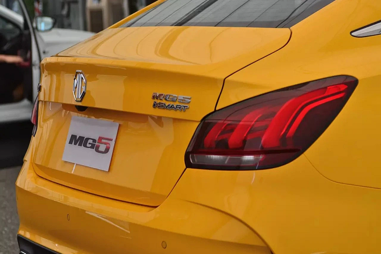 Về khả năng vận hành, MG5 2021 tại Thái Lan chỉ có 1 tùy chọn động cơ duy nhất là máy xăng, 4 xi-lanh, dung tích 1.5L cho công suất tối đa 114 mã lực tại tua máy 6.000 vòng/phút và mô-men xoắn cực đại 150 Nm tại 4.500 vòng/phút.