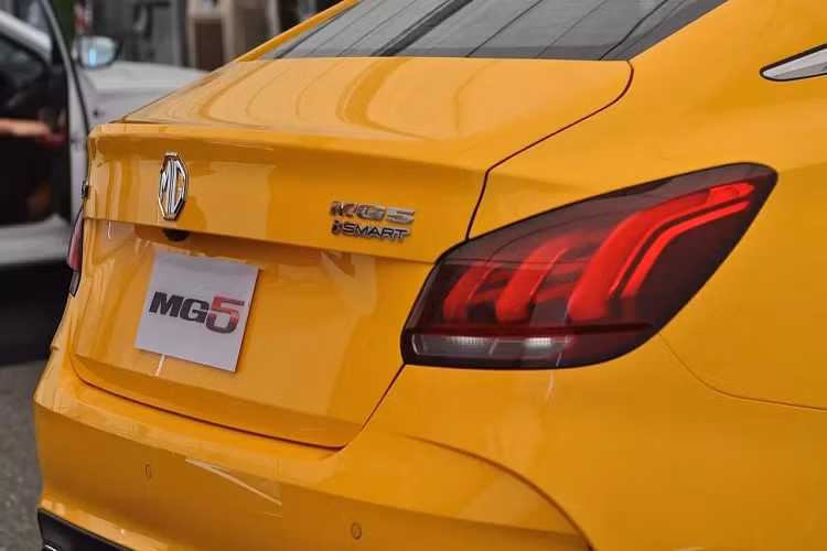 Về khả năng vận hành, MG5 2021 tại Thái Lan chỉ có 1 tùy chọn động cơ duy nhất là máy xăng, 4 xi-lanh, dung tích 1.5L cho công suất tối đa 114 mã lực tại tua máy 6.000 vòng/phút và mô-men xoắn cực đại 150 Nm tại 4.500 vòng/phút.