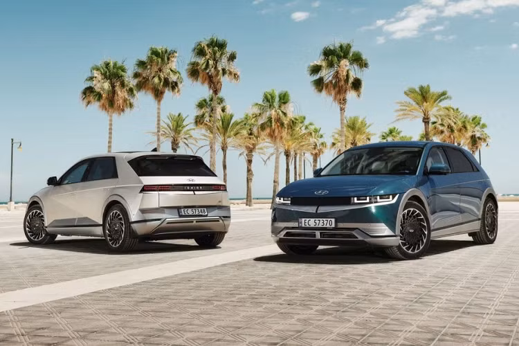 Sau bao ngày chờ đợi, Hyundai Ioniq 5 2022 mới cuối cùng cũng mở bán chính thức ở thị trường Úc, sớm hơn thị trường Mỹ. Tại thời điểm ra mắt, Ioniq 5 sẽ được bán tại Úc với 2 biến thể là 2WD và AWD với tầm hoạt động và giá bán khác nhau.