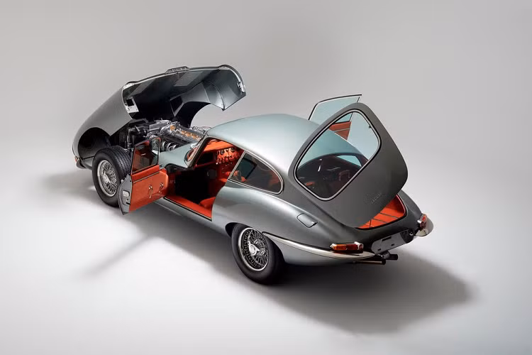 Giờ đây, Helm Motors cũng đang chế tạo những chiếc xe của riêng mình để tỏ lòng tri ân tới E-Type. Có trụ sở ở Anh Quốc, công ty này nổi danh nhờ phục chế Jaguar E-Type Series 1 với công nghệ nâng cấp và nội thất làm thủ công. Helm Motors dự kiến sẽ chỉ chế tạo 20 chiếc, mỗi chiếc mang cấu hình độc nhất theo yêu cầu của khách hàng. Mỗi chiếc sẽ giữ lại ít nhất 30% khung vỏ liền mảnh gia cố thép của E-Type nguyên bản.