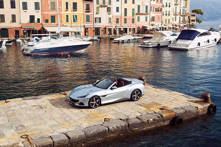 Hệ thống kiểm soát ổn định thân xe là phiên bản mới nhất, giống với mẫu Ferrari Roma. Tại Thái Lan, giá xe Ferrari Portofino M có mức bán ra 21,84 triệu baht, tương đương 666.199 USD (khoảng 15,24 tỷ đồng).