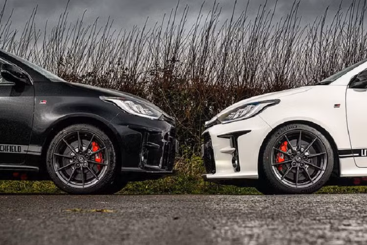 Litchfield cho hay, họ sẽ cần một chút thời gian để có thể bẻ khoá bộ ECU Denso của nhà sản xuất Nhật Bản và thay vào đó là bộ điều chỉnh OBD mới. Đối tác của Litchfield đang đưa ra giải pháp phát triển một bộ ECU plug-and-play nhằm giúp khai thác tối đa sức mạnh thực tế của Toyota GR Yaris.