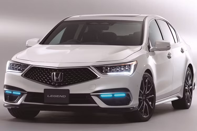 Honda Legend Hybrid EX 2021 mới sẽ được bán tại Nhật Bản từ ngày 5/3. Số lượng sản xuất được giới hạn chỉ 100 chiếc dành riêng cho thị trường nội địa, giá bán 11 triệu yên, tương đương 102.745 USD (tương đương khaongr 2,38 tỷ đồng).