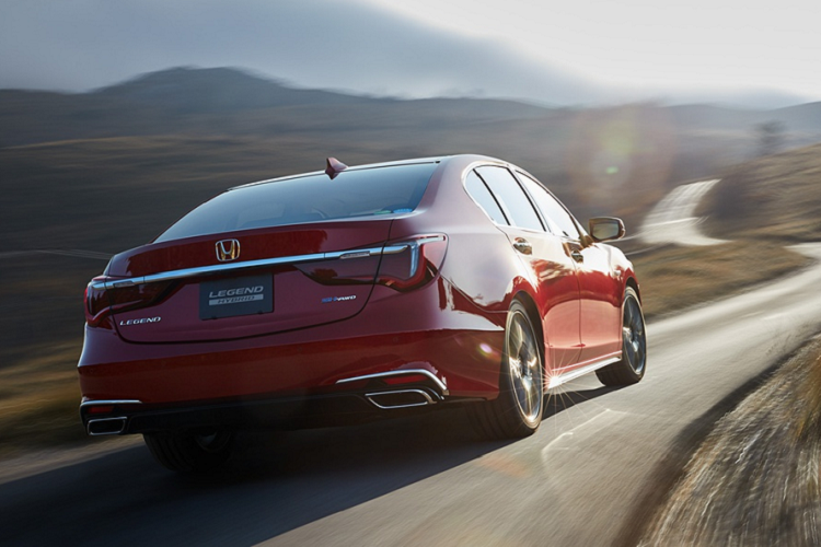 Một chức năng khác nằm trong gói Honda Sensing Elite là Traffic Jam Pilot. Chức năng này sẽ kiểm soát gia tốc, lực phanh và đánh lái chủ động, phù hợp trong điều kiện giao thông đô thị đông đúc. Honda cho biết, khi kích hoạt Traffic Jam Pilot, người lái xe có thể làm việc riêng trong khi hệ thống điều khiển xe, giúp giảm thiểu mệt mỏi và căng thẳng khi kẹt xe.